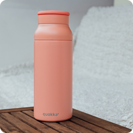 QUOKKA BOTELLA TERMO ACERO INOXIDABLE CON ASA DE SILICONA ECHO PINK 690 ML