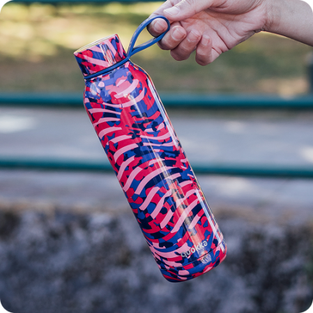 QUOKKA BOTELLA TERMO ACERO INOXIDABLE SOLID CON COLGADOR CLASH 630 ML