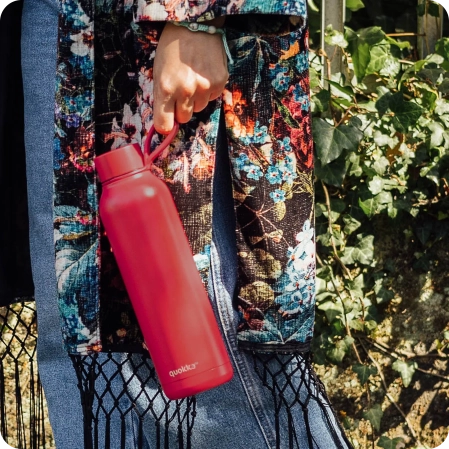 QUOKKA BOTELLA TERMO ACERO INOXIDABLE SOLID CON COLGADOR CHERRY RED 630 ML