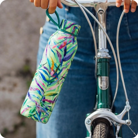 QUOKKA BOTELLA TERMO ACERO INOXIDABLE SOLID CON COLGADOR COLOR NATURE 630 ML