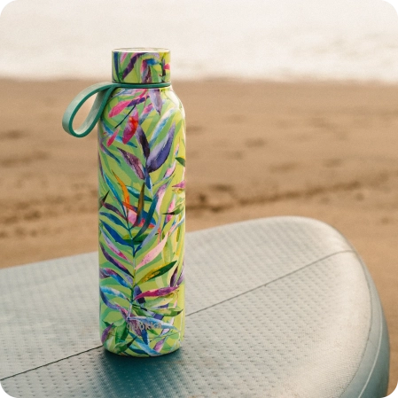 QUOKKA BOTELLA TERMO ACERO INOXIDABLE SOLID CON COLGADOR COLOR NATURE 630 ML