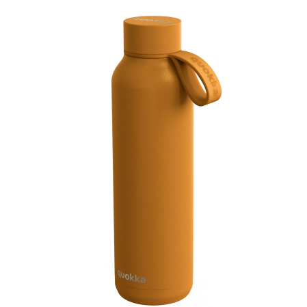 QUOKKA BOTELLA TERMO ACERO INOXIDABLE SOLID CON COLGADOR MUSTARD 630 ML