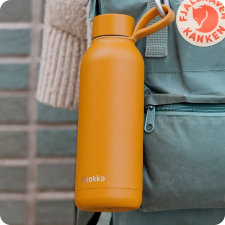 QUOKKA BOTELLA TERMO ACERO INOXIDABLE SOLID CON COLGADOR MUSTARD 510 ML