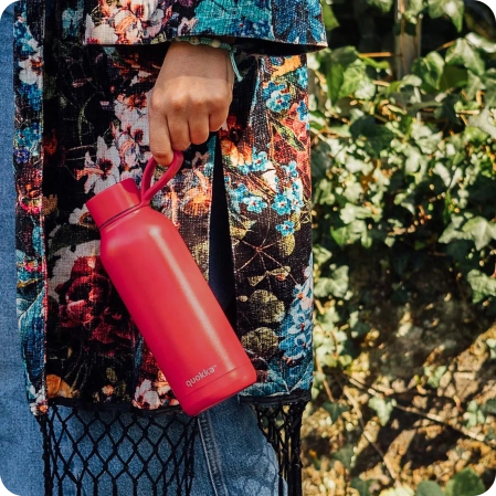 QUOKKA BOTELLA TERMO ACERO INOXIDABLE SOLID CON COLGADOR CHERRY RED 510 ML