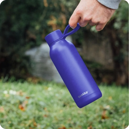 QUOKKA BOTELLA TERMO ACERO INOXIDABLE SOLID CON COLGADOR DUSK BLUE 510 ML