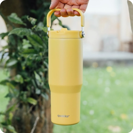 QUOKKA VASO COOL TERMO ACERO INOXIDABLE CON ASA CORE SAFFRON YELLOW 860 ML